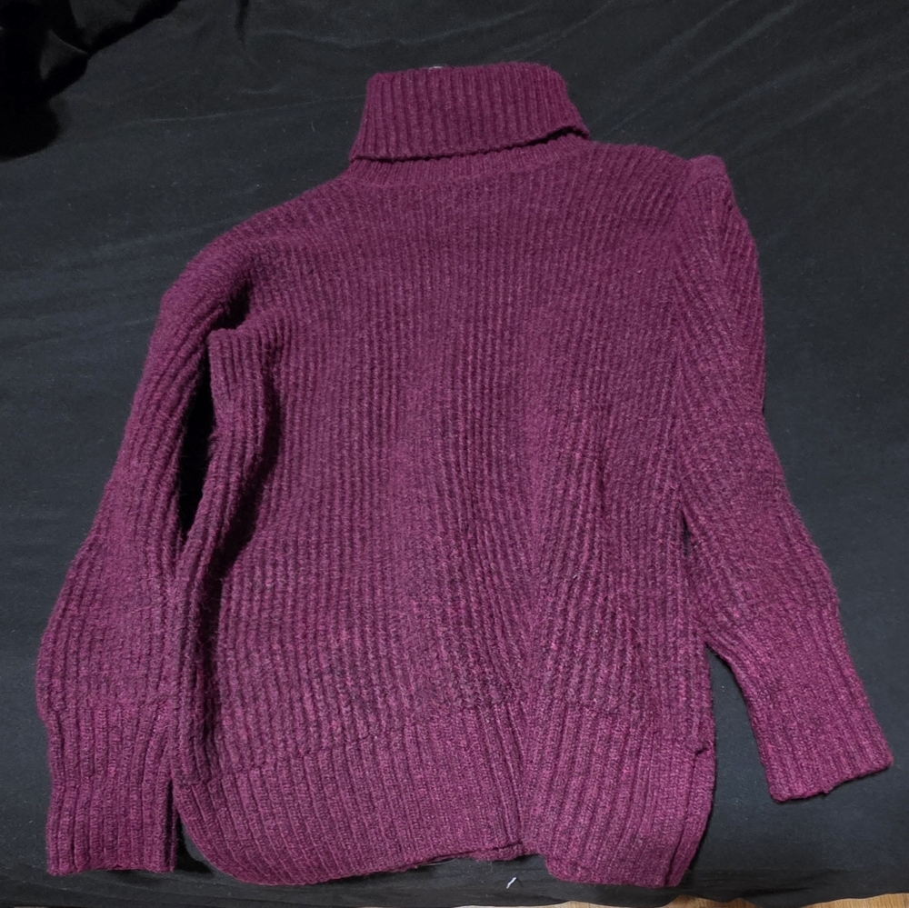 Nine West Oversized Ribbed Turtleneck Sweater -Burgundy/ Plum. Size SMALL